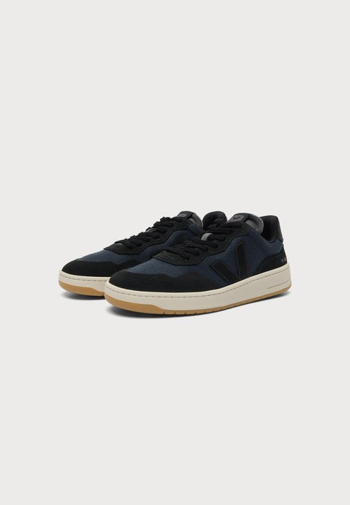 Veja Zapatillas de hombre en piel modelo v-90 Negro — photo 2