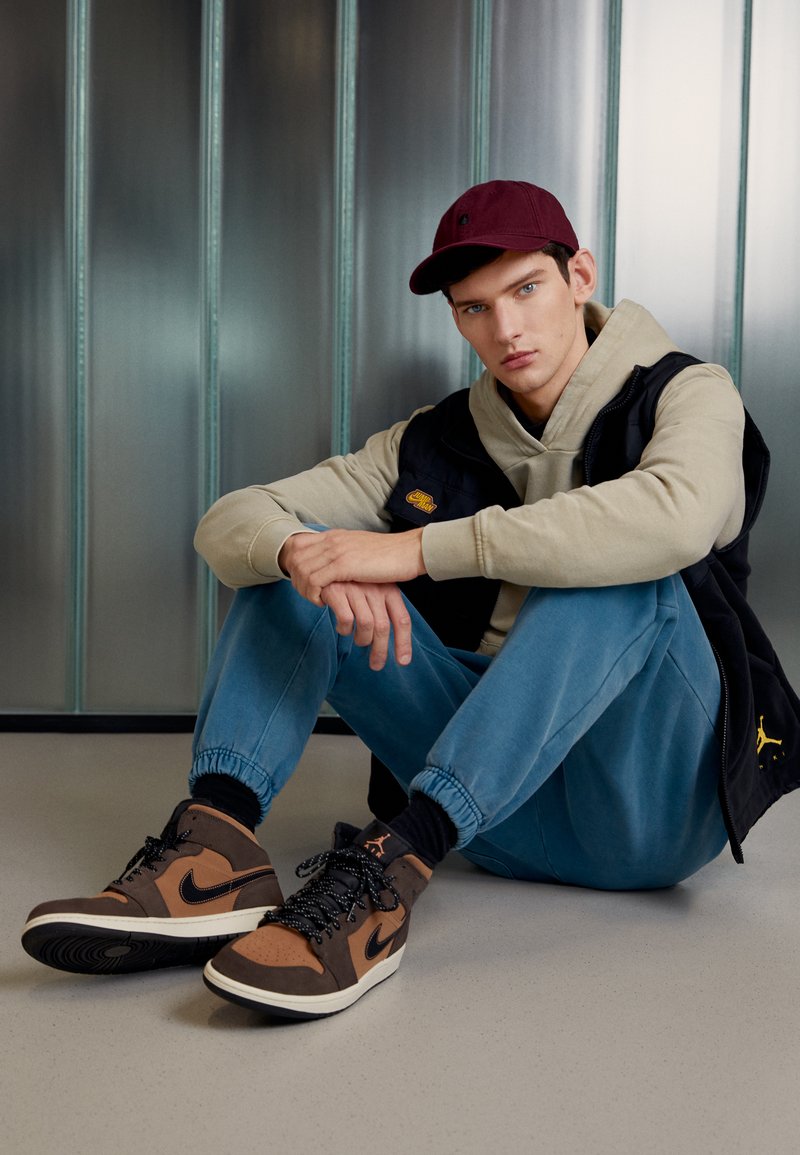 Jordan AIR JORDAN 1 MID SE Sneaker high dark chocolate/crimson