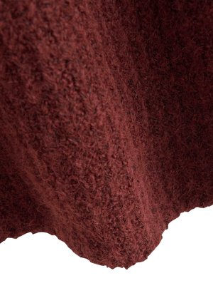 Tessuto strutturato di un dark burgundy con un aspetto morbido, caratterizzato da righe verticali e un bordo irregolare, che suggerisce un design morbido e tessuto.