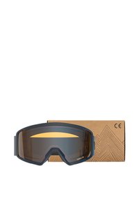 Gogle narciarskie z ciemnymi, przyciemnianymi soczewkami, spoczywające przed brązowym pudełkiem kartonowym z minimalistycznym wzorem linii górskiej i znakiem CE.
