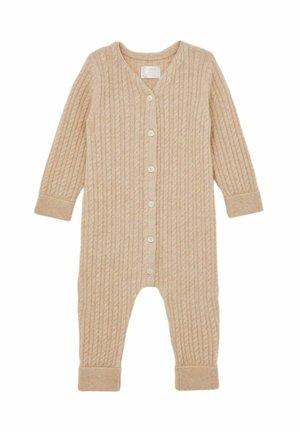 Beiger gestrickter Overall mit gerippter Struktur, ausgestattet mit V-Ausschnitt, langen Ärmeln und Knopfverschluss entlang der Vorderseite. Die Bündchen sind eng anliegend.