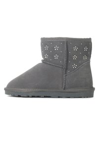 Stivale alla caviglia in suede grigio con decorazioni floreali in strass, punta arrotondata e suola piatta in gomma. Texture morbida e silhouette semplice.