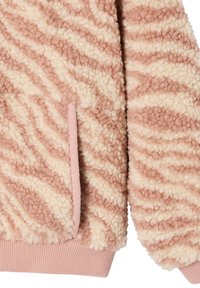 Fleecejacke mit pink- und cremefarbenem Zebra-Streifenmuster, strukturiertem Stoff, gerippten Bündchen und seitlichen Taschen.