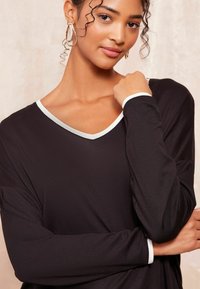 Friends Like These V-NECK LONG SLEEVE TIPPED - Ilgarankovis viršutinės dalies drabužis - black