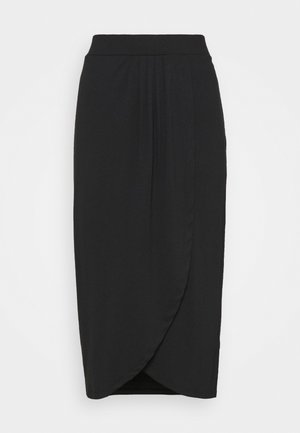 Černá midi sukně z měkké, lehké látky; má zavinovací design a plisovaný detail v pase pro hladký siluetu.
