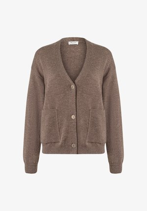 Cardigan lavorato a maglia marrone con scollo a V, chiusura frontale con bottoni e due tasche applicate. Le maniche e l'orlo a costine aggiungono texture al design.
