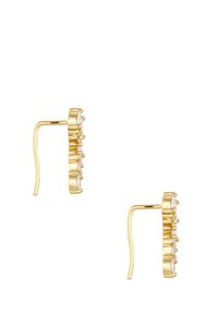 Zelta auskari ar lineāru dizainu, kur viena mala rotāta ar maziem, apaļiem caurspīdīgiem dārgakmeņiem, izceļot elegantu, minimālistisku stilu.