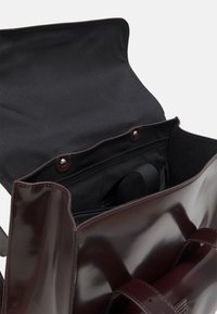 Dr. Martens VEGAN BACKPACK UNISEX - Ryggsäck - cherry red