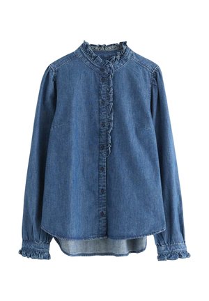 Camicia in denim di blu medio con scollo arricciato, maniche lunghe e chiusura a bottone. Le maniche svasate presentano polsini elasticizzati e arricciati.
