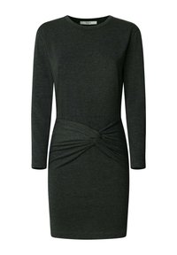 Robe en maille gris foncé à manches longues avec encolure ronde et détail de tissu torsadé à la taille, longueur genou.