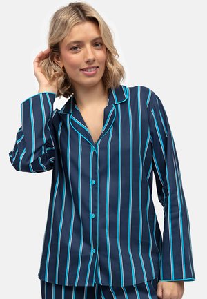 Marineblauwe pyjama set met verticale strepen in turquoise. Bevat een geknoopte top met kraag en lange mouwen, en bijpassende broek met hetzelfde patroon.