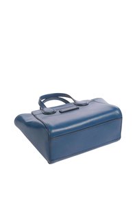 Borsa in pelle blu con una forma strutturata, bordi arrotondati, doppi manici e una piccola etichetta sul fronte. Texture liscia con cuciture sottili.