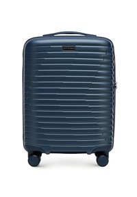 Maleta spinner de concha dura en azul oscuro con una superficie texturizada y estriada. Cuenta con un asa superior y cuatro ruedas para facilitar la movilidad.