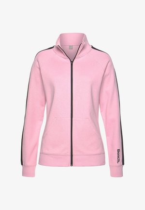 Sweatshirt zippé rose avec poches kangourou, rayures noires sur les côtés et logo "Bench." sur la manche gauche. Fait en tissu doux.