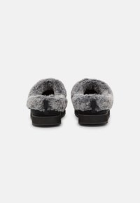 Skechers Wide Fit KEEPSAKES - Papucsok - black