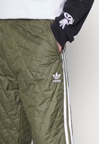 adidas Originals Träningsbyxor - olive