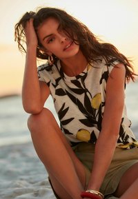 Next CREW NECK - Marškinėliai su spaudiniu - ecru lemon print