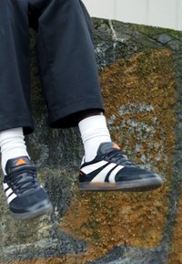 adidas Performance PREDATOR FREESTYLE UNISEX - Dvoranske nogometne kopačke - core black/footwear white/solar red