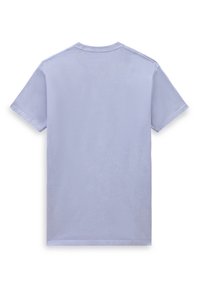 Ljuslila kortärmad T-shirt med enkel rund halsringning, mjuk tygtextur och inga synliga mönster eller detaljer.