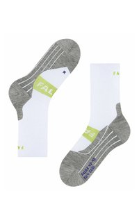 Calcetines deportivos blancos y grises con refuerzo en el talón y la puntera, que presentan acentos amarillos y un diseño a rayas. Las marcas indican el calcetín izquierdo y derecho.