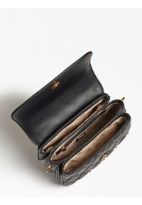 Sort læderhåndtaske med quiltet tekstur. Udstyret med guldhardware og en to-kompartment inderbeklædning med beige foring.