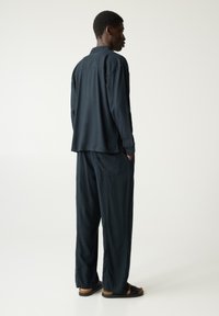 PULL&BEAR LONG SLEEVE BLEND - Cămașă - black