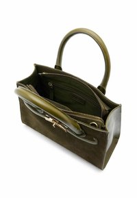 Groene suède handtas met leren accenten, twee handvatten, ritssluiting en een interieur met een ritsvak. Minimalistisch ontwerp, compacte vorm.
