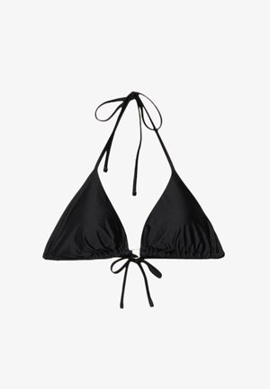 Haut de bikini triangle noir avec col halter et fermetures à nouer dans le dos, tissu lisse et petit anneau métallique au centre devant.