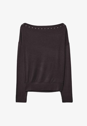 Ciemnoszara bluza typu off-shoulder wykonana z miękkiego materiału, z luźnym krojem, długimi rękawami i metalowymi ćwiekami wzdłuż dekoltu.