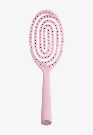Pinker ovaler Haarbürste mit flexiblem offenem Design und abgerundeten Borsten auf einem strukturierten Griff mit der Aufschrift "brushworks".