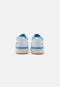adidas Originals FORUM CLASSIC - Tossud - footwear white/team light blue/cloud white
