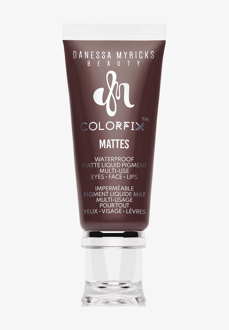 Danessa Myricks Beauty Colorfix Mattes, pigmento liquido opaco waterproof per occhi, viso e labbra, in una confezione marrone scuro con cappuccio trasparente.