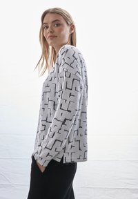 Street One FLAUSCHIGES MIT PRINT - Strickpullover - weiß