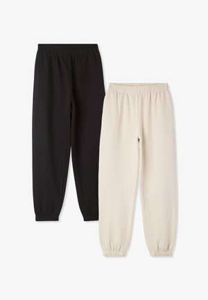 Due pantaloni joggers con vita elastica: uno nero e uno beige. Entrambi presentano polsini a coste e un tessuto morbido e testurizzato.