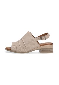 Beige Sandalen mit offenen Zehen, perforiertem Obermaterial, plissiertem Design und kleinem Blockabsatz. Mit verstellbarem Knöchelriemen und glattem Innenfutter.
