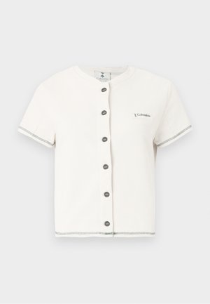 Biely rebrovaný kardigán s krátkym rukávom, predné gombíky, okrúhly výstrih, sivý lem na rukávoch a spodnom okraji a malým logom Columbia na hrudi.