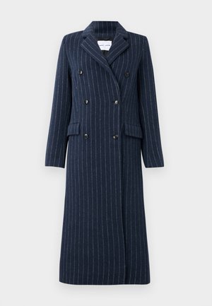 Manteau en mélange de laine bleu marine avec une doublure à double boutonnage, motif à rayures, col à revers, et deux poches latérales. Comprend six boutons et une coupe ajustée.