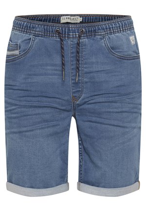 Shorts de mezclilla en azul claro con cintura con cordón, dobladillos enrollados y bolsillos frontales. Con costuras en contraste y etiqueta de marca.