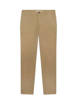 Pantalones ajustados de color beige con trabillas para cinturón, cierre frontal con botón y bolsillos laterales, mostrados planos sobre un fondo blanco.