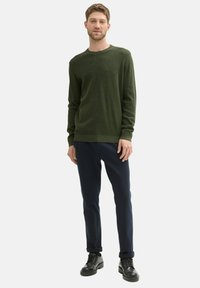 TOM TAILOR STRUKTURIERTER RUNDHALS - Maglione - rosin green melange