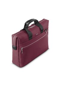 Schlanke burgunderrote Laptoptasche mit schwarzen Griffen, einer vorderen Reißverschlusstasche und silbernen Reißverschlussanhängern, schräg auf weißem Hintergrund.