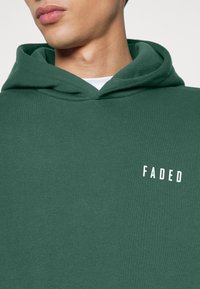 FADED Jersey con capucha - dark green