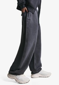 Bershka BALLOON - Træningsbukser - mottled dark grey