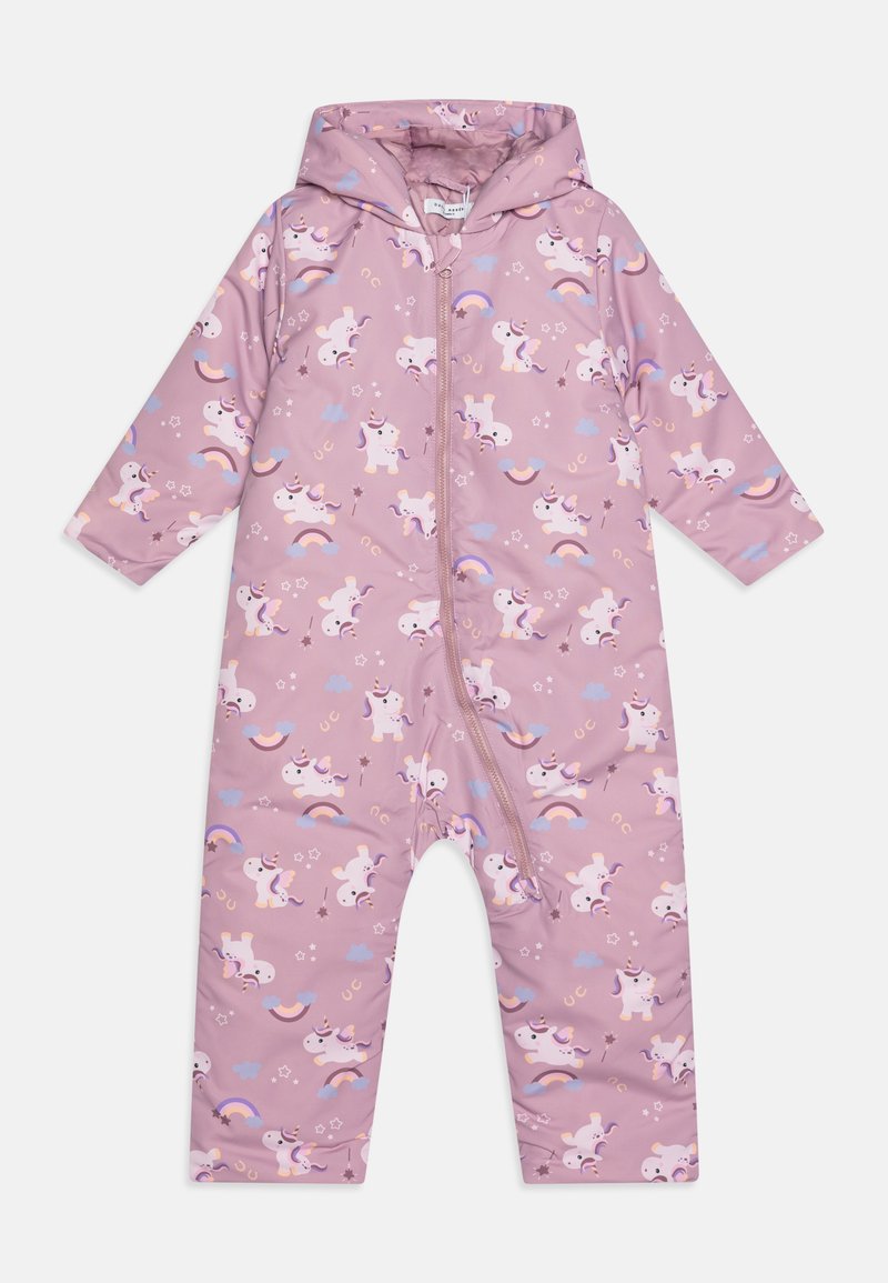 Lila enhörningsmönstrad huva-jumpsuit med långa ärmar, hel dragkedja, som har lekfulla mönster av enhörningar och regnbågar på ett mjukt material.