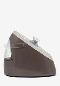 Brauner Küchenzerkleinerer mit elegantem Design, ausgestattet mit einem transparenten Behälter und einem silbernen Deckel. Enthält eine kleine Öffnung für Zutaten.