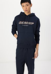 Jack & Jones JORVESTERBRO NEWTON SET - Melegítő - sky captain