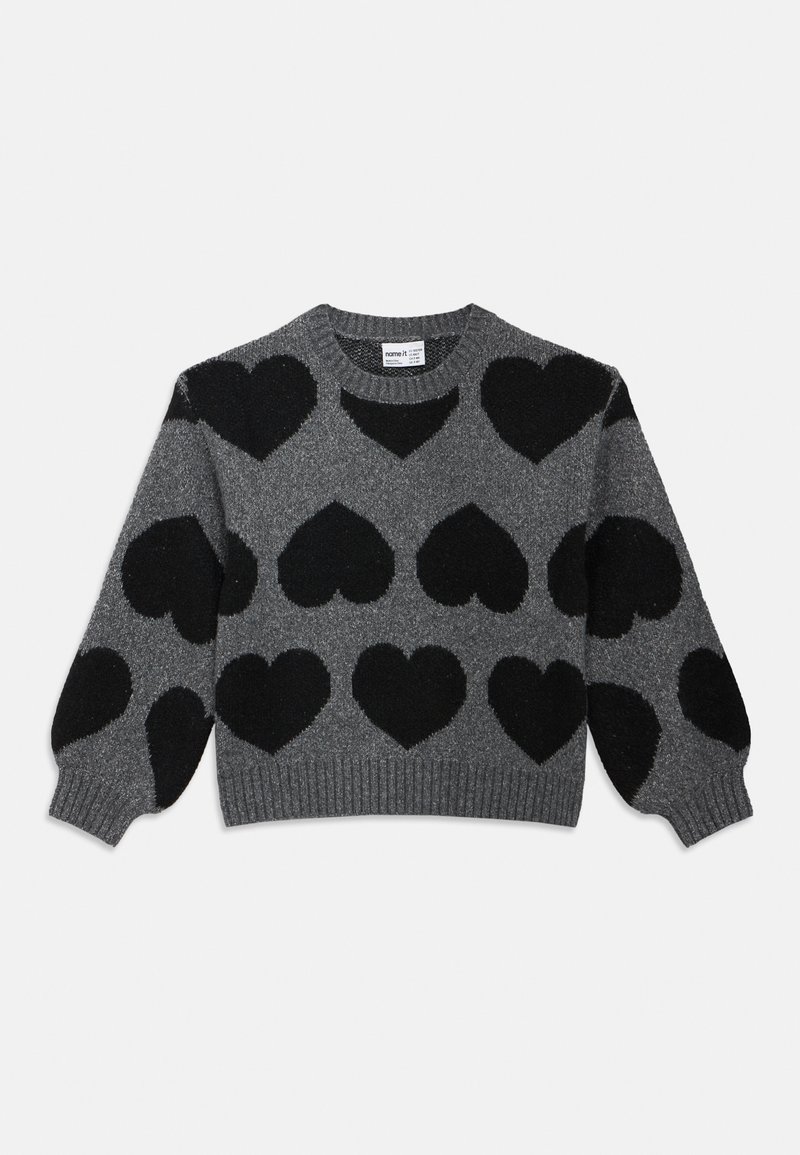 Γκρι πουλόβερ με στρογγυλή λαιμόκοψη, με μεγάλα μαύρα μοτίβα καρδιάς. Ριμπ μανσέτες και τελείωμα, κατασκευασμένο από απαλό υλικό με υφή.