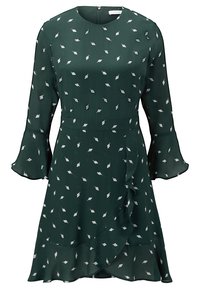 Vestido verde oscuro con mangas largas, que presenta un escote redondo, dobladillo con volantes y un patrón de hojas en blanco. Cierre de cremallera en la parte trasera. Tela ligera.