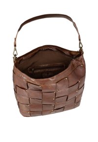 Brązowa skórzana torebka o plecionym wzorze, z mosiężnymi akcentami i pojedynczym paskiem na ramię. Wnętrze wyposażone w kieszeń na zamek.