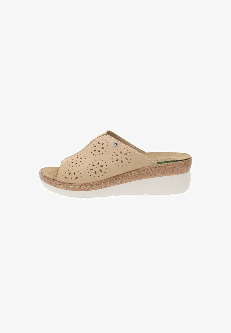 Sandale à glissière couleur beige avec un design floral perforé sur le dessus, semelle intérieure rembourrée et semelle à talon empilé en blanc et brun clair.